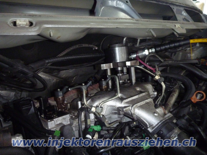 Injektoren rausnehmen aus Peugeot Expert /
                Citroen Jumpy / Fiat Scudo / Lancia mit 2.0 und 2.2
                Motoren